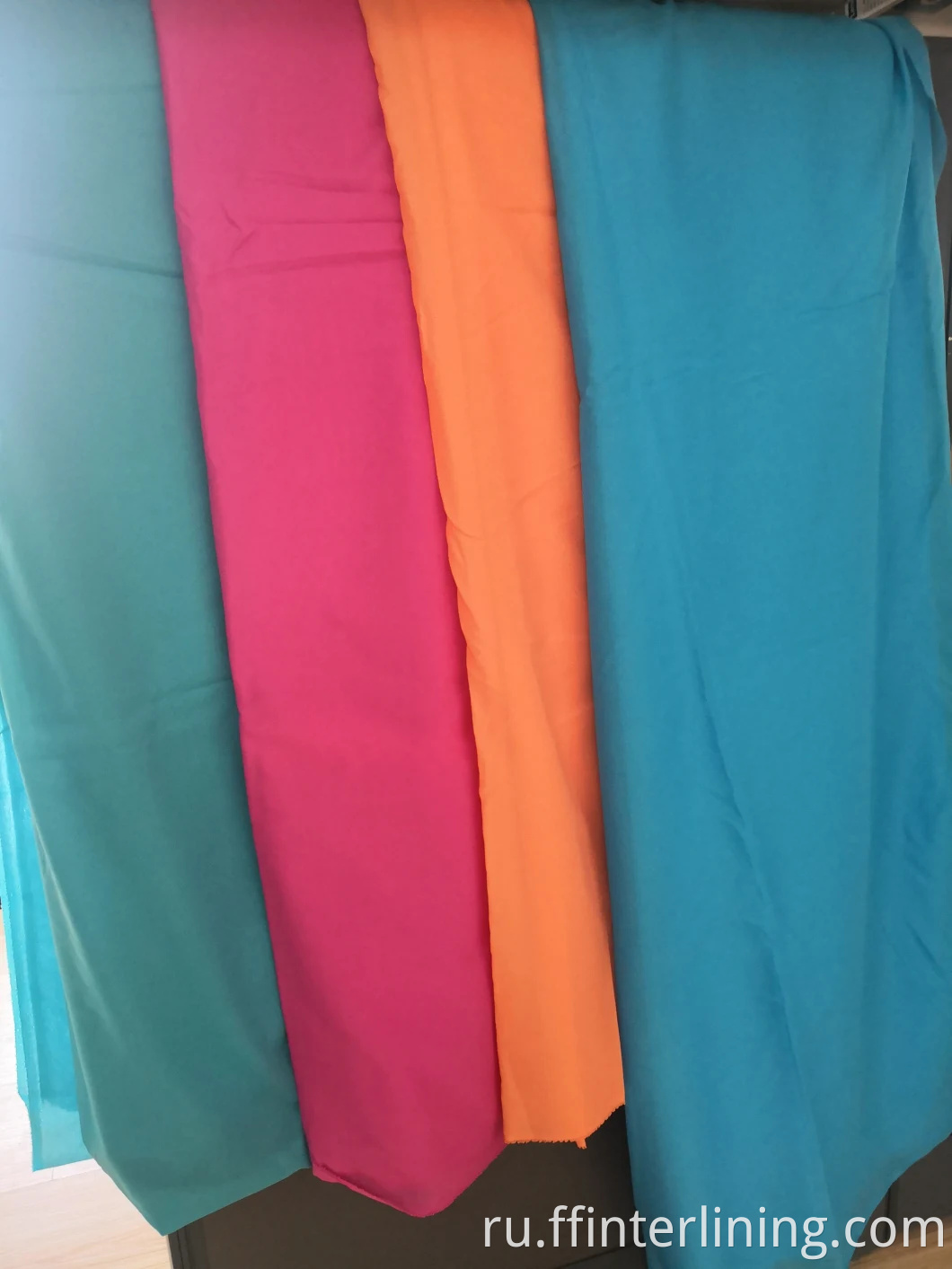 Достаточное количество 15D, 20d, 30d Цветная ткань полотняного переплетения Тканая плавкая подкладка Тканая подкладка